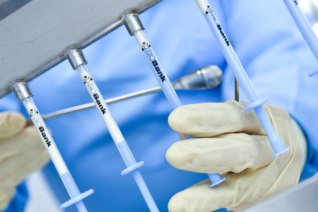 Photographe dans une entreprise de fabrication médicale