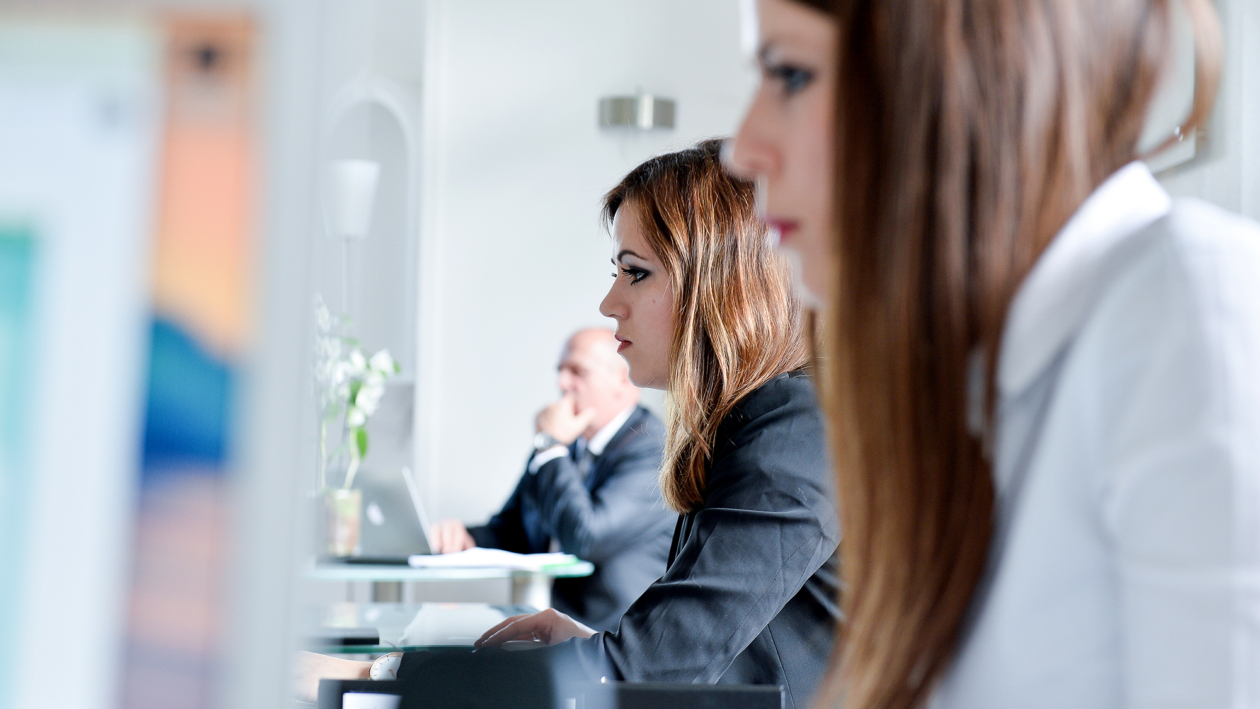 Photo des employés sur leur lieu de travail