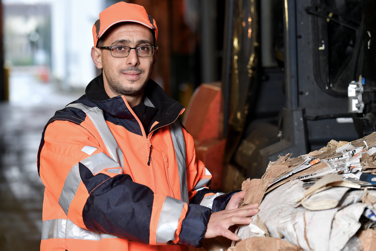 Portrait d'un responsable de secteur à son poste de travail