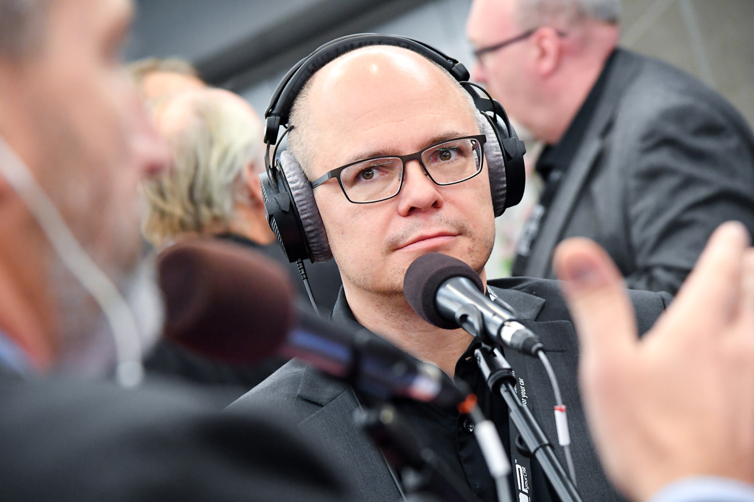 Photo portrait d’un animateur radio
