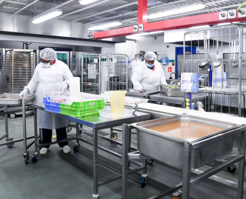 Le reportage photo détaille la technologie moderne utilisée en cuisine