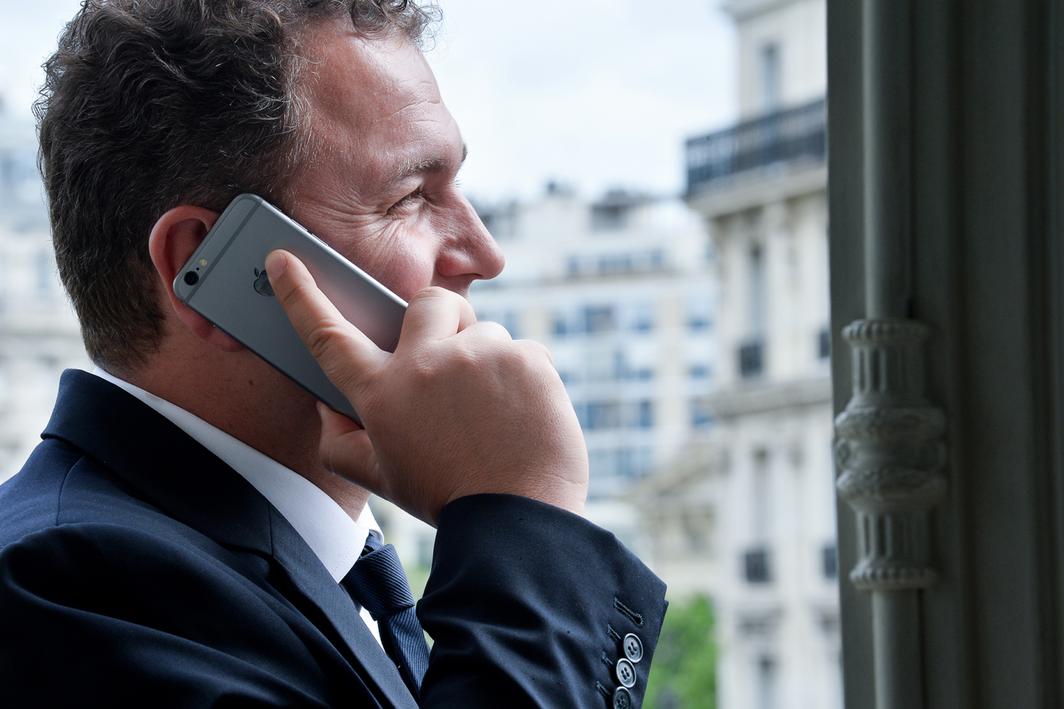 Un directeur de cabinet en relation avec un client
