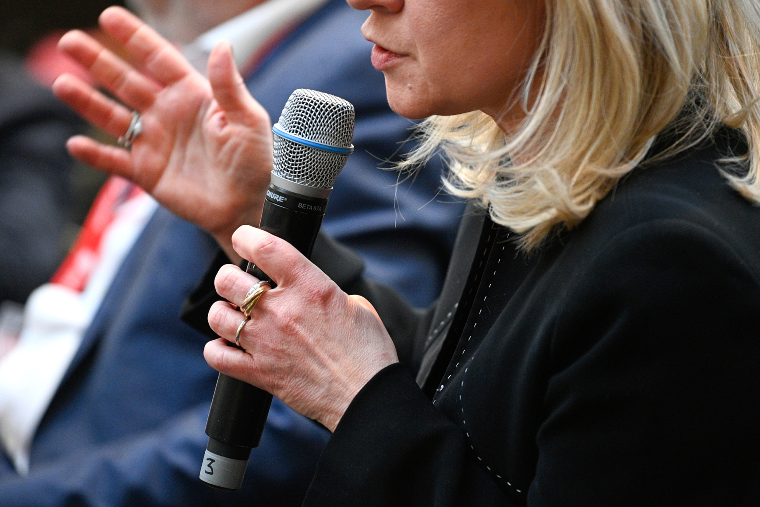 Photo d'illustration corporate décrivant les échanges lors d'une conférence