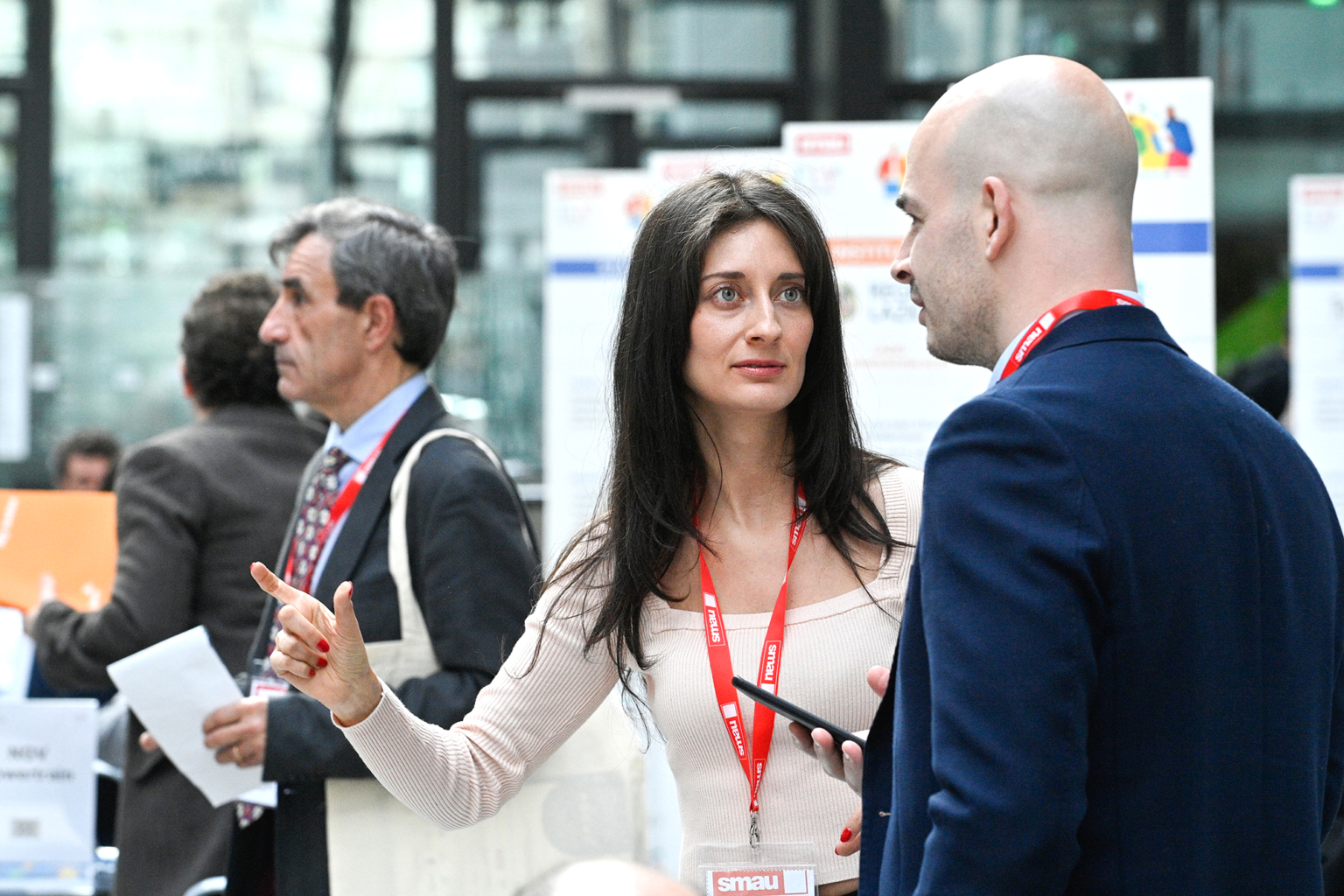 Photo d'un interaction sur le salon entre professionnels