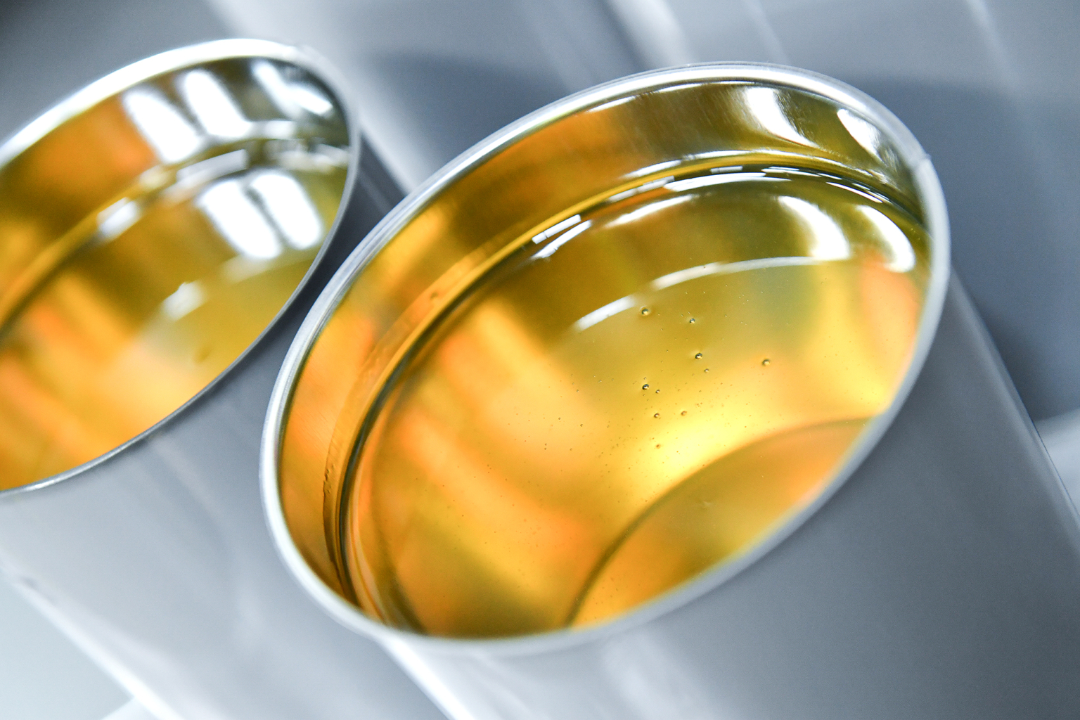 Reportage sur la production d'ester pour l'industrie