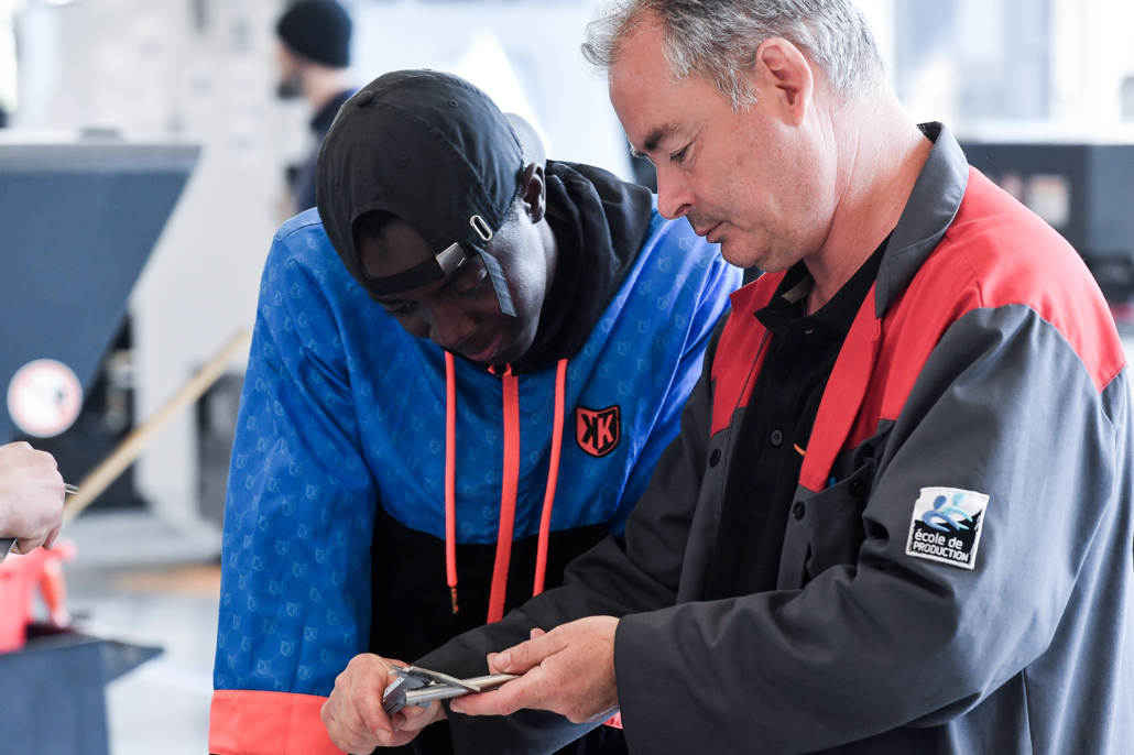 Photo corporate représentant un élève et un formateur