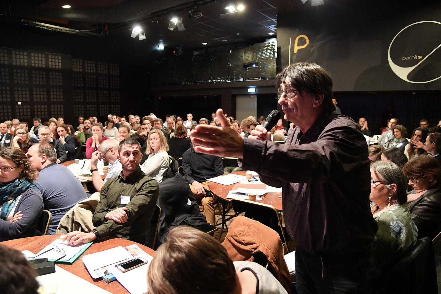 Illustration photo des échanges dans la salle