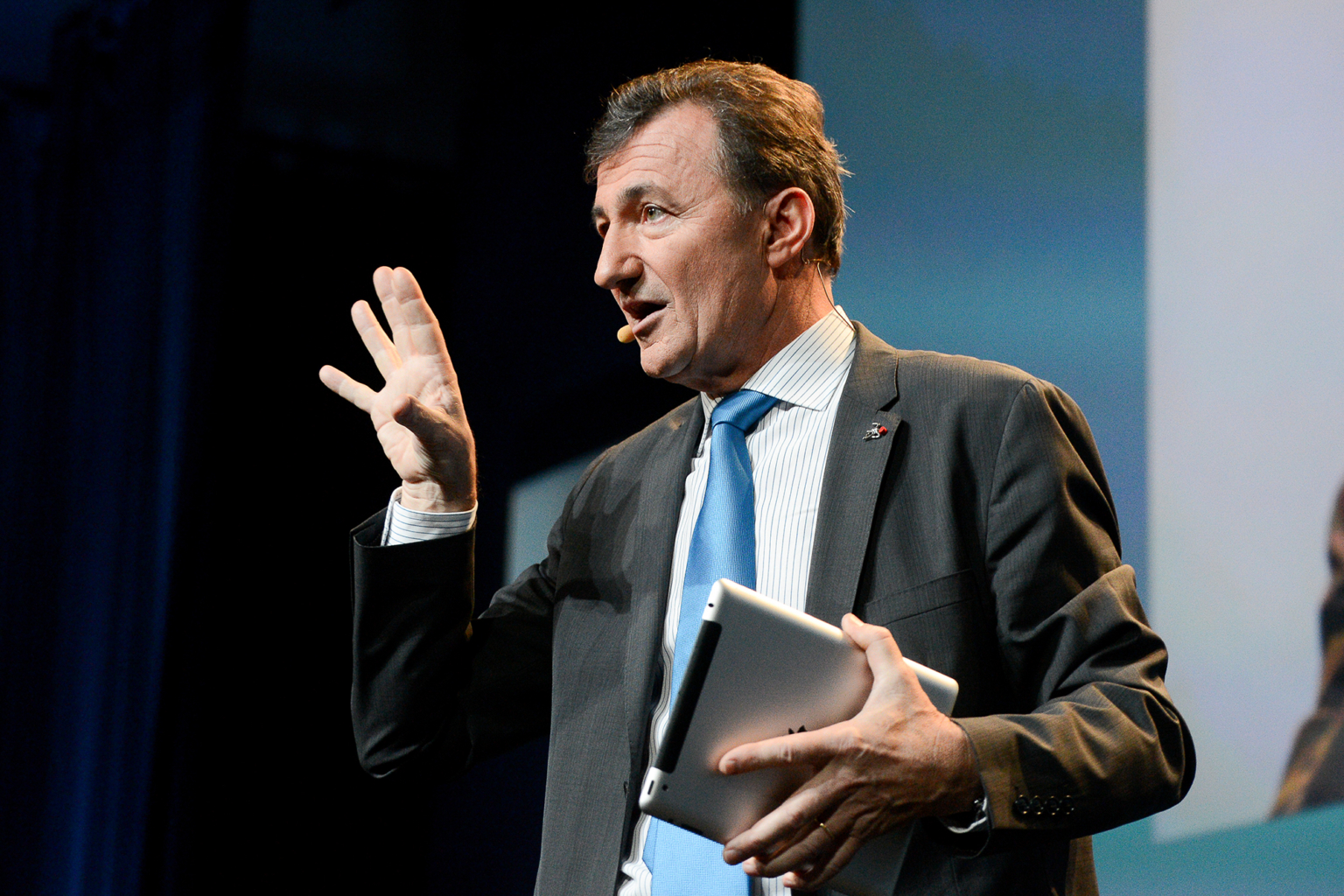 Photo du président faisant son discours
