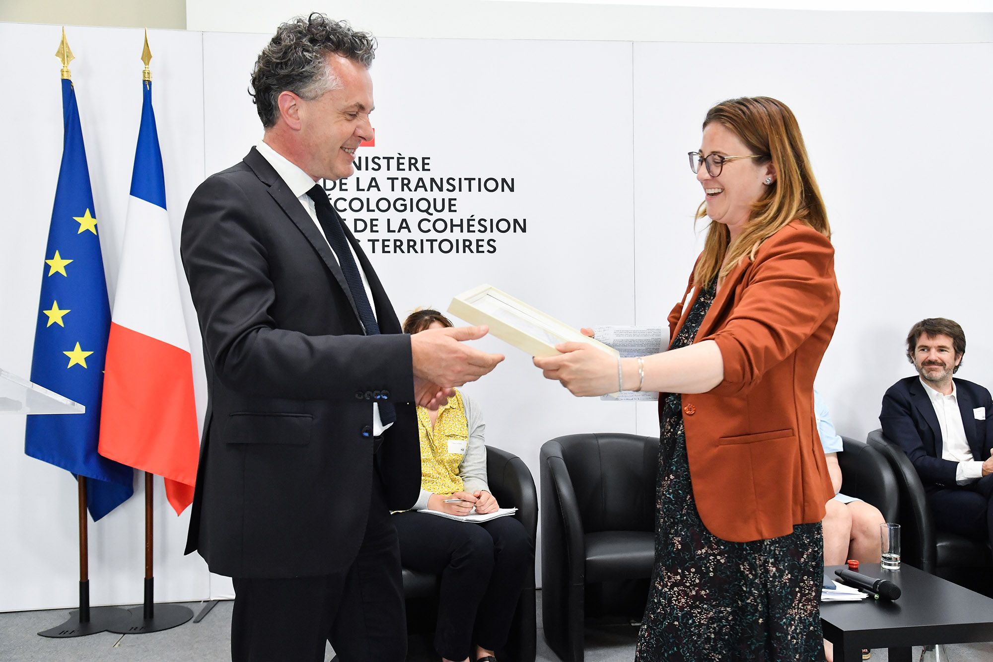 Reportage événementiel remise de cadeau